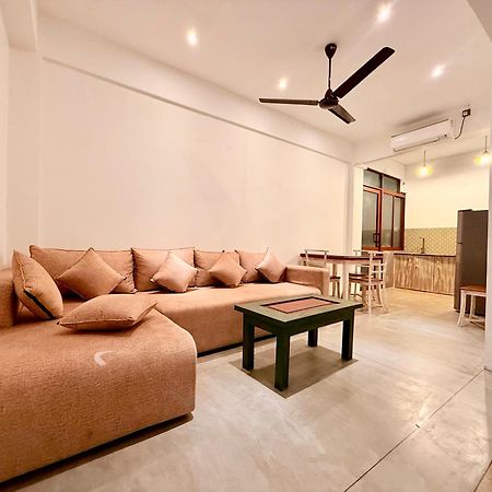Coza Ceylon Hotel Dehiwala-Mount Lavinia Bagian luar foto