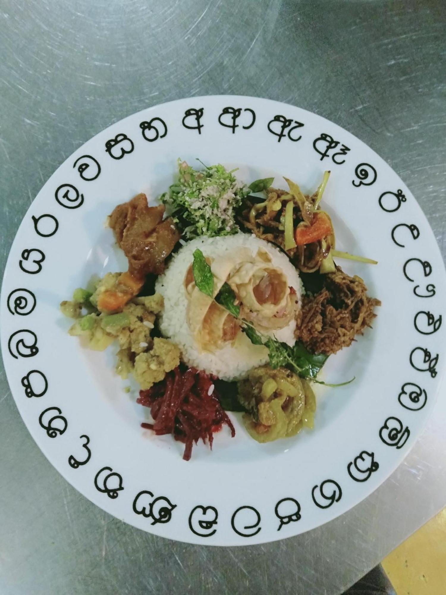 Coza Ceylon Hotel Dehiwala-Mount Lavinia Bagian luar foto