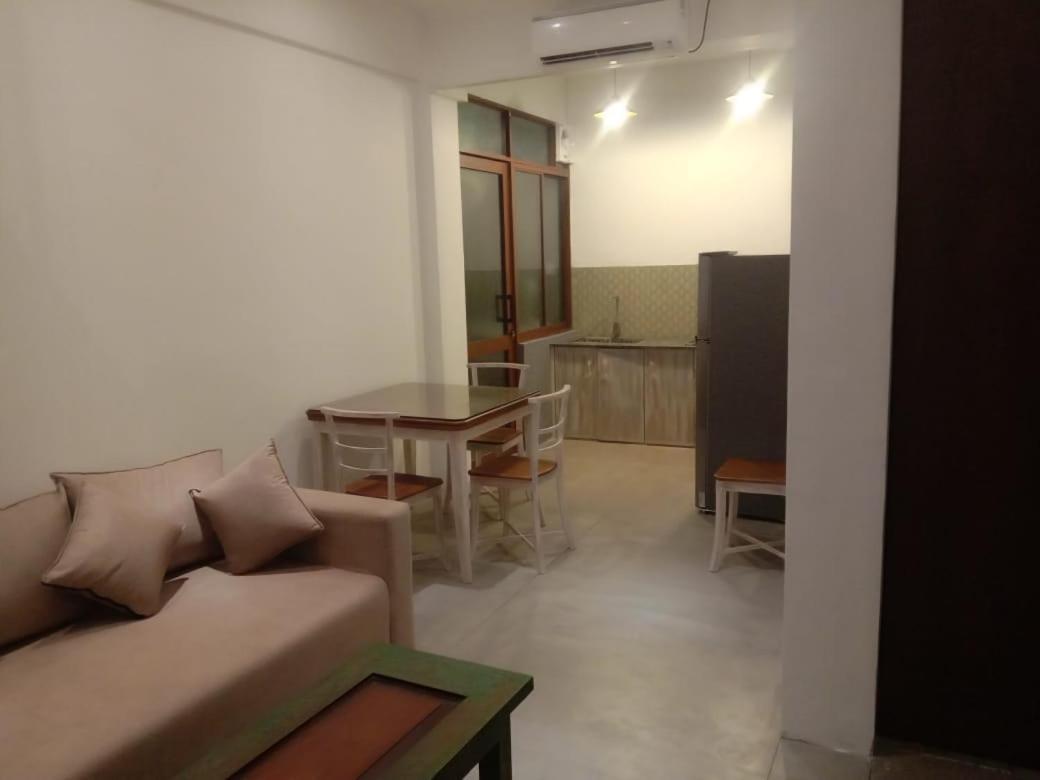 Coza Ceylon Hotel Dehiwala-Mount Lavinia Bagian luar foto