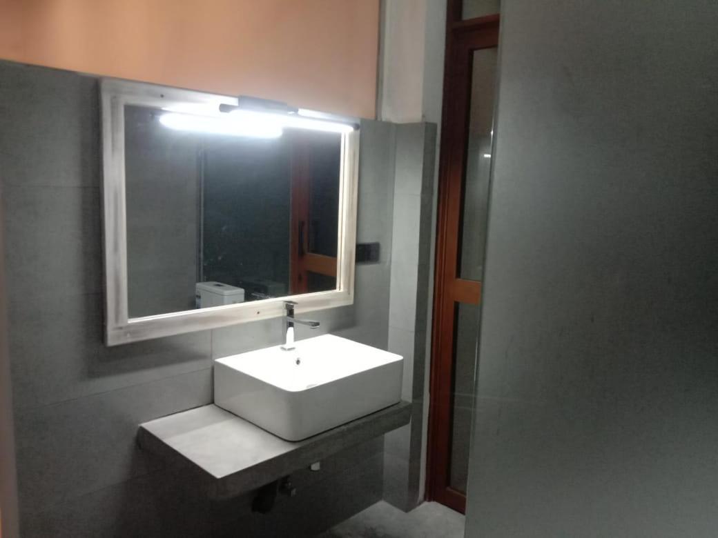 Coza Ceylon Hotel Dehiwala-Mount Lavinia Bagian luar foto