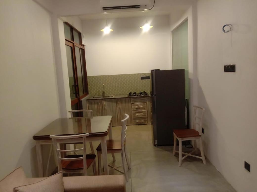 Coza Ceylon Hotel Dehiwala-Mount Lavinia Bagian luar foto