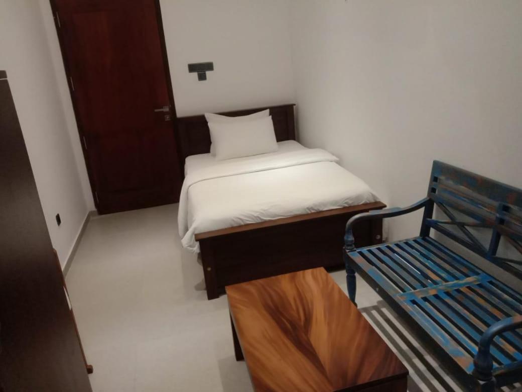 Coza Ceylon Hotel Dehiwala-Mount Lavinia Bagian luar foto