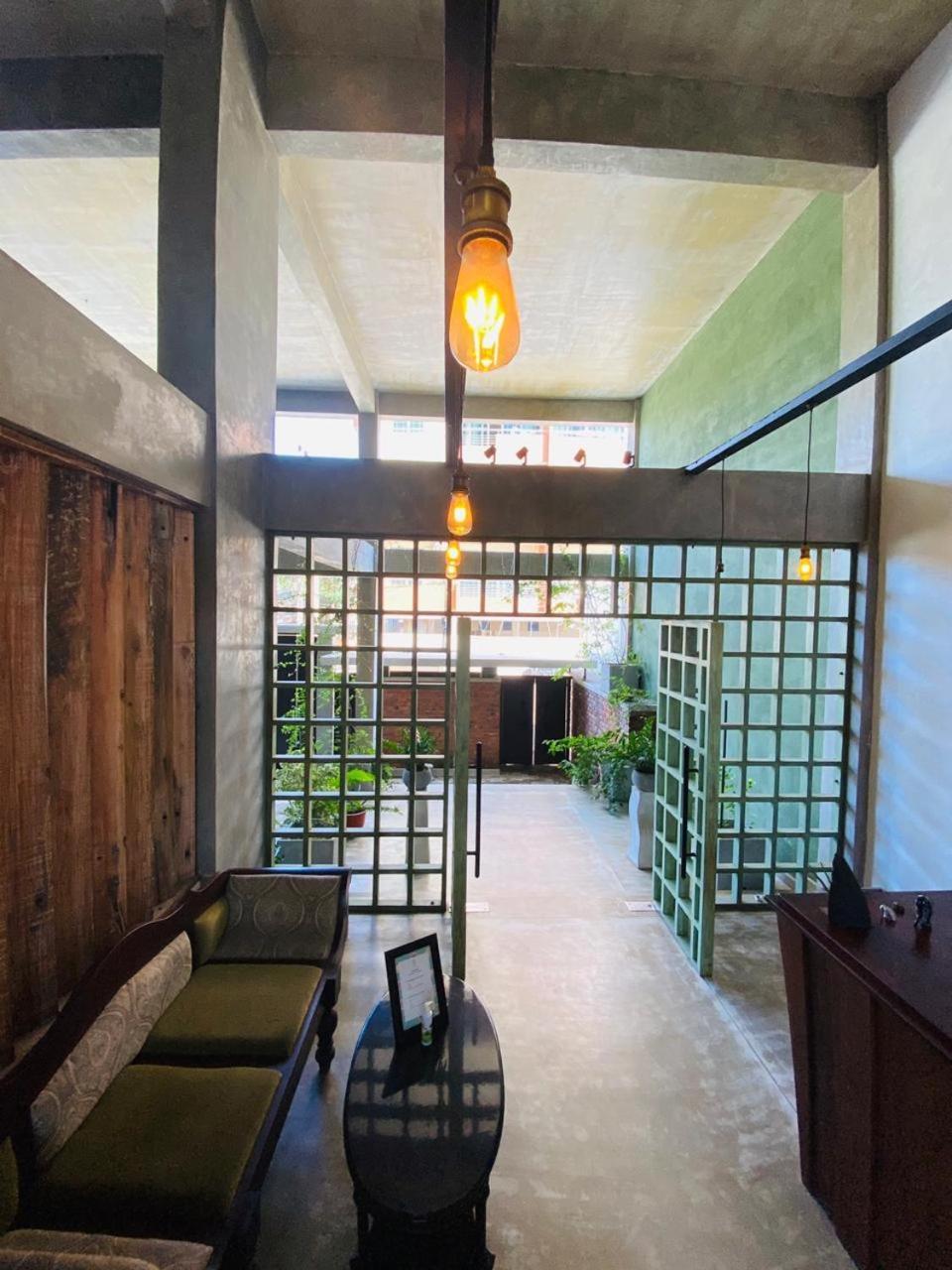 Coza Ceylon Hotel Dehiwala-Mount Lavinia Bagian luar foto