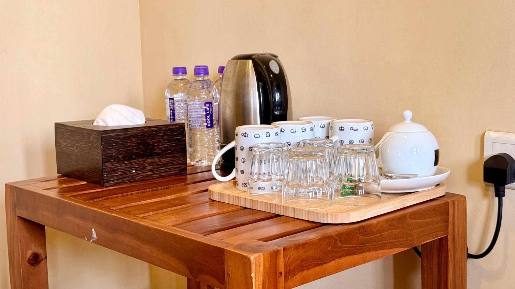 Coza Ceylon Hotel Dehiwala-Mount Lavinia Bagian luar foto