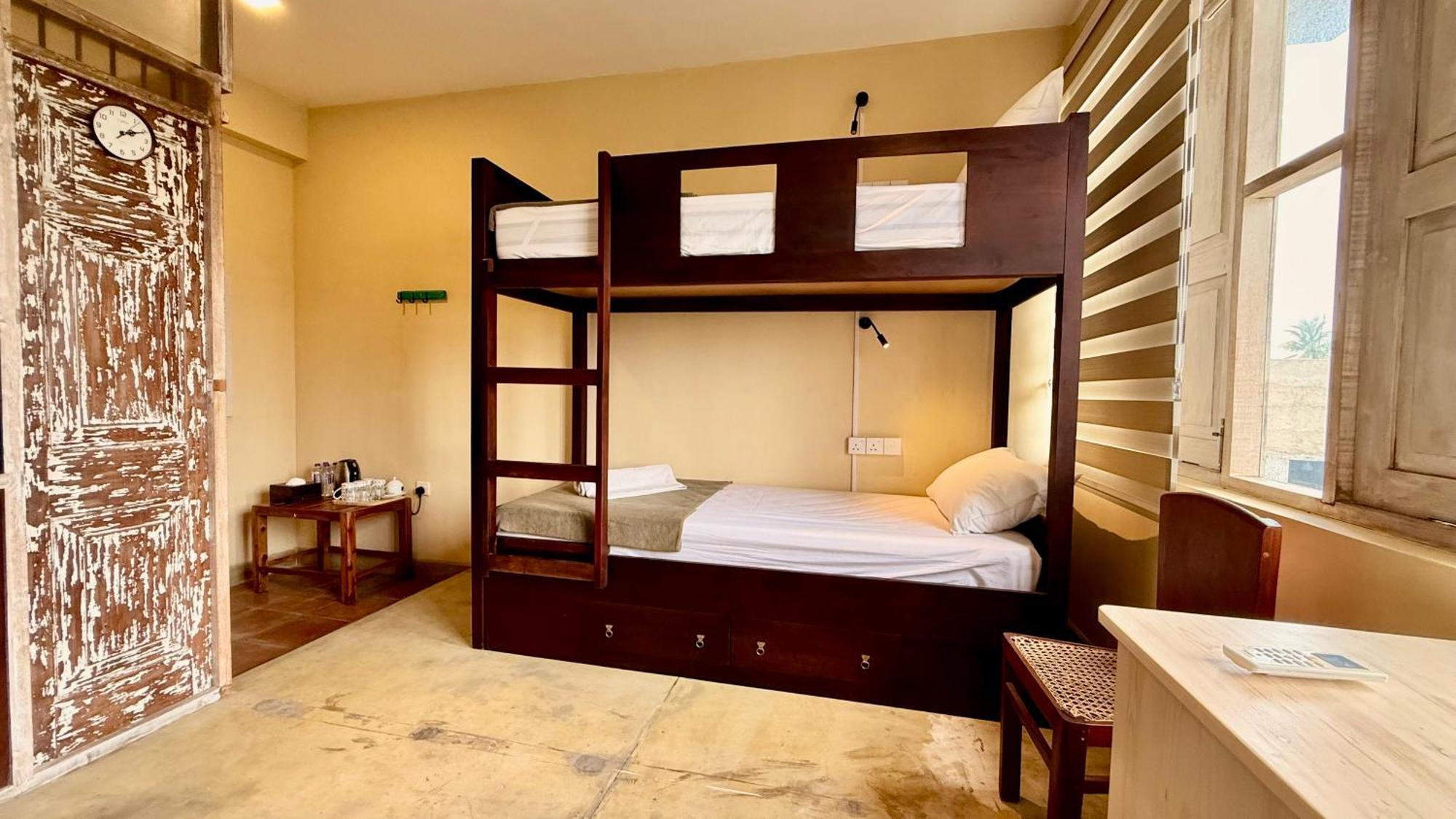 Coza Ceylon Hotel Dehiwala-Mount Lavinia Bagian luar foto
