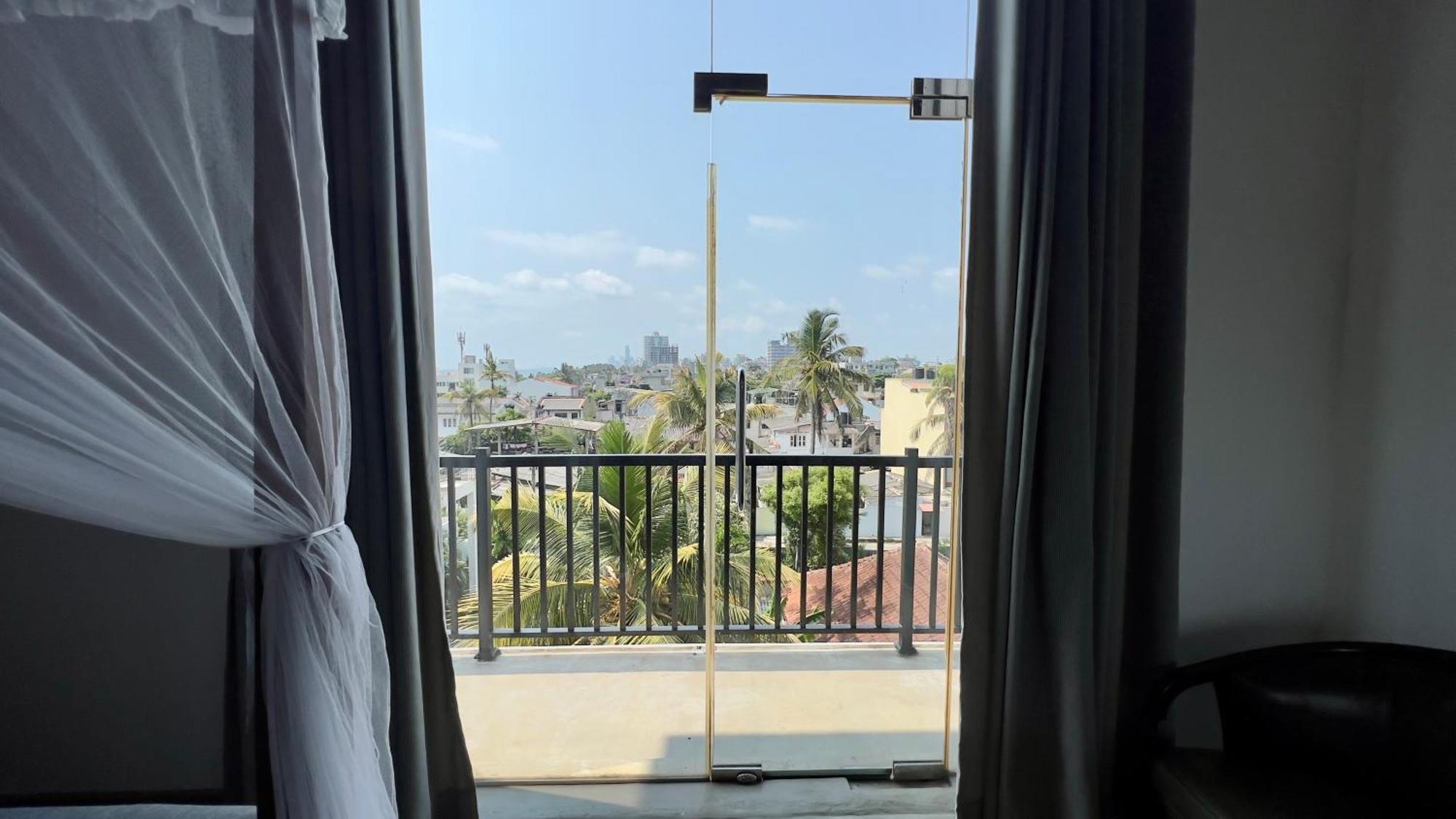 Coza Ceylon Hotel Dehiwala-Mount Lavinia Bagian luar foto