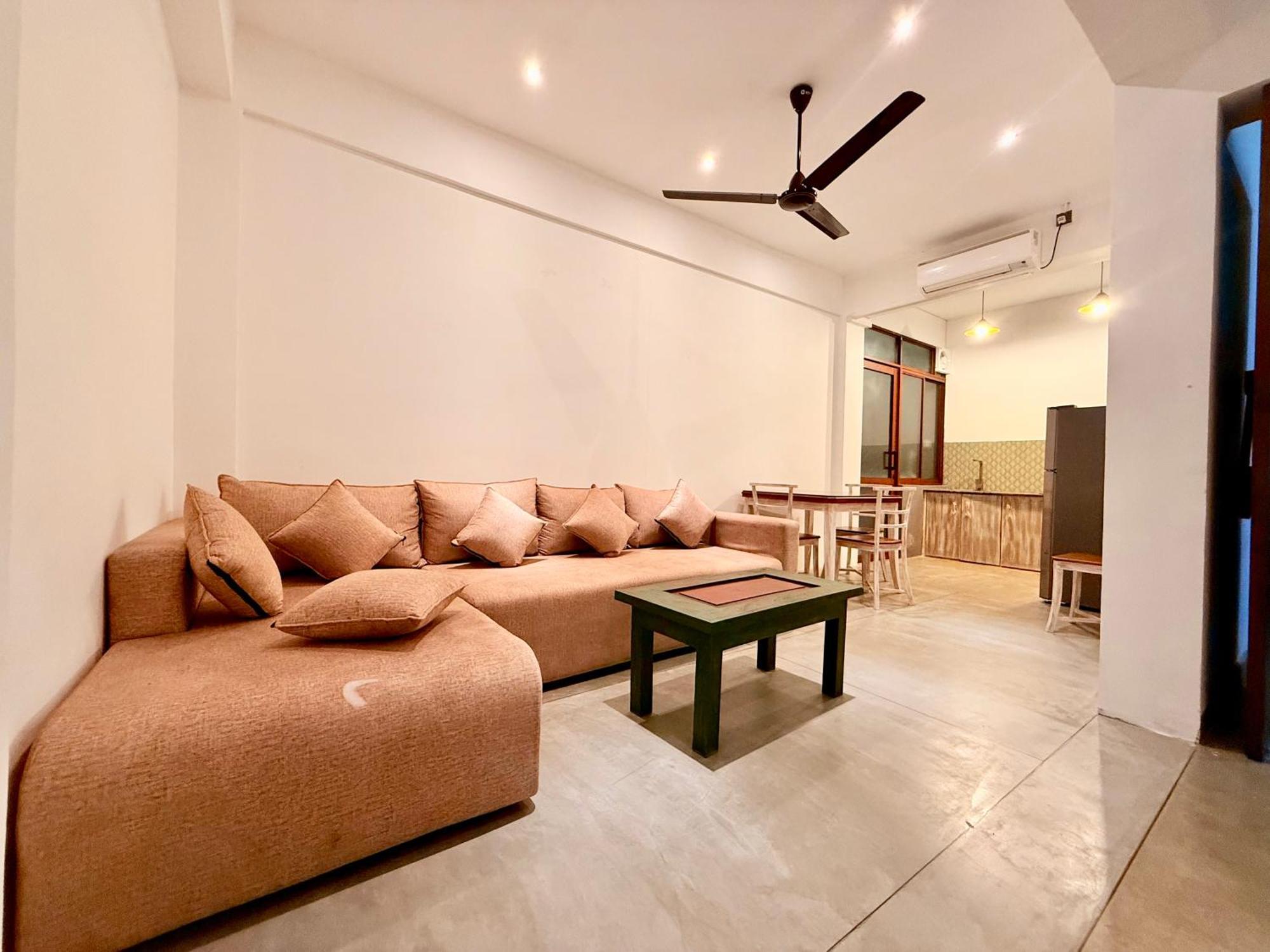 Coza Ceylon Hotel Dehiwala-Mount Lavinia Bagian luar foto