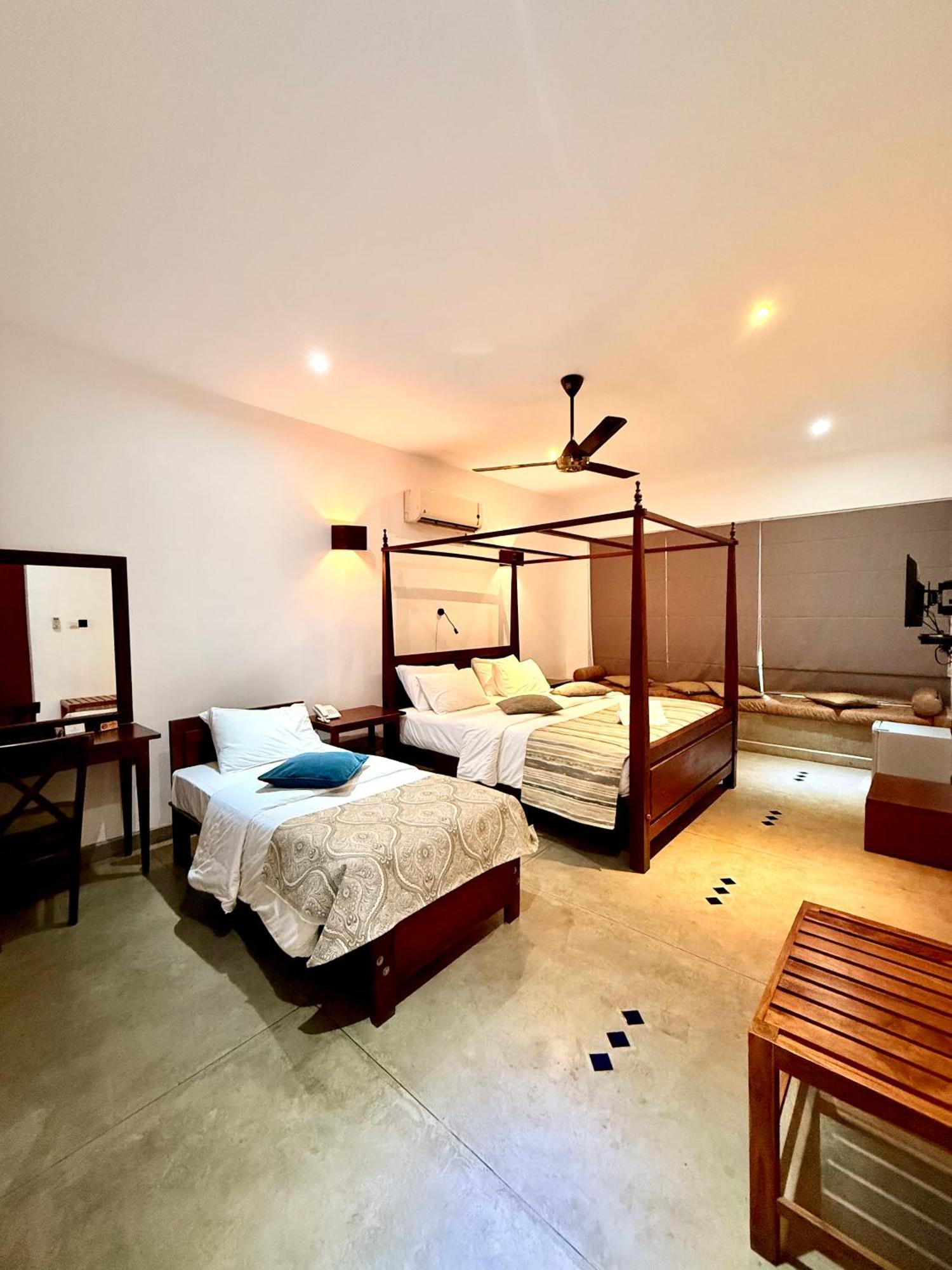 Coza Ceylon Hotel Dehiwala-Mount Lavinia Bagian luar foto