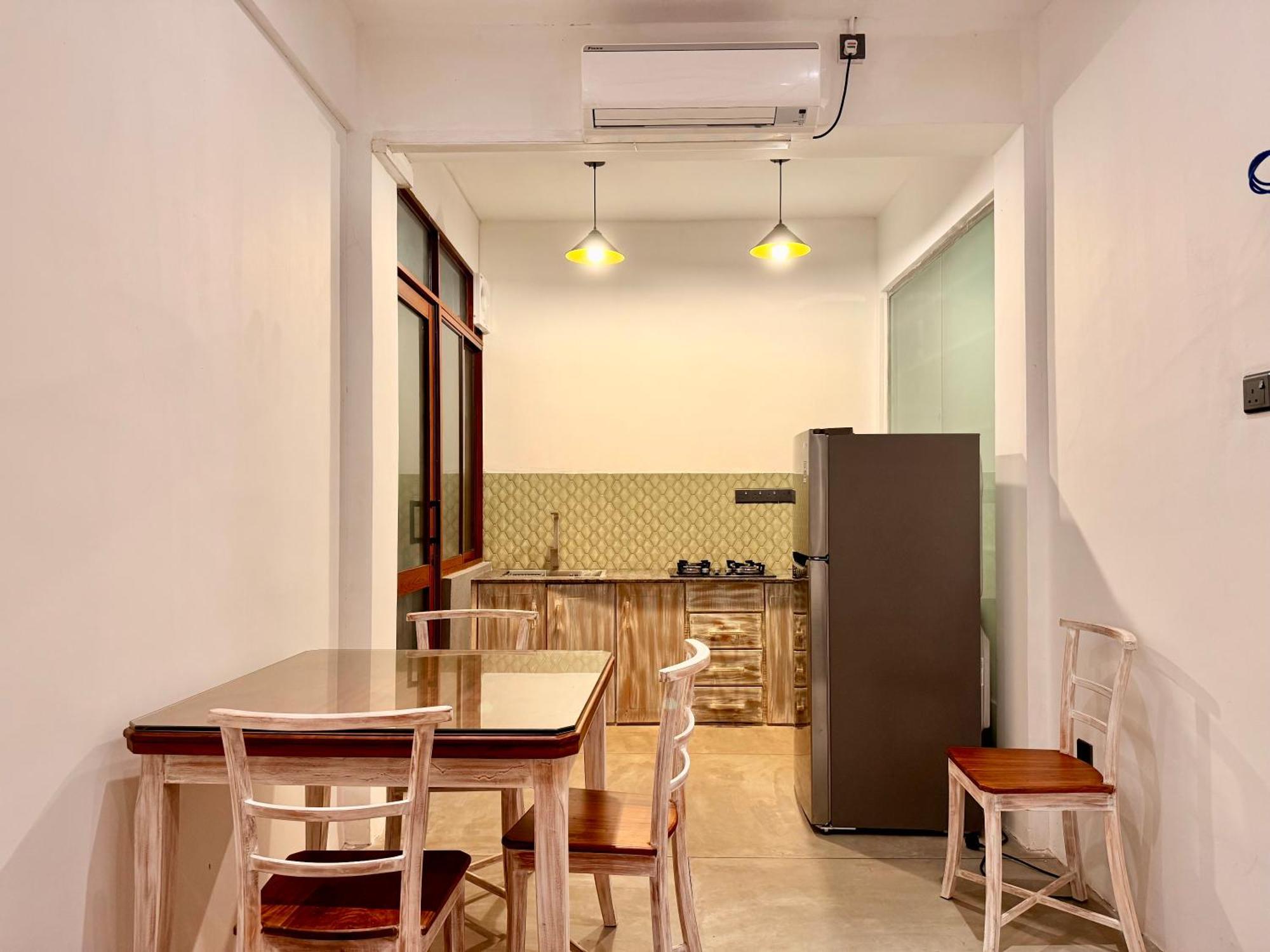 Coza Ceylon Hotel Dehiwala-Mount Lavinia Bagian luar foto